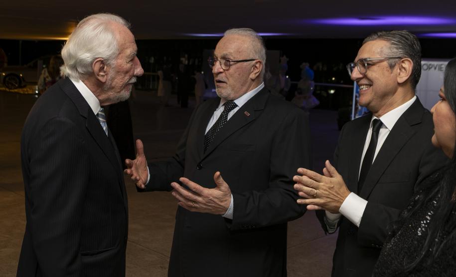 Ratinho Junior é eleito pela segunda vez personalidade do ano no prêmio TOPVIEW