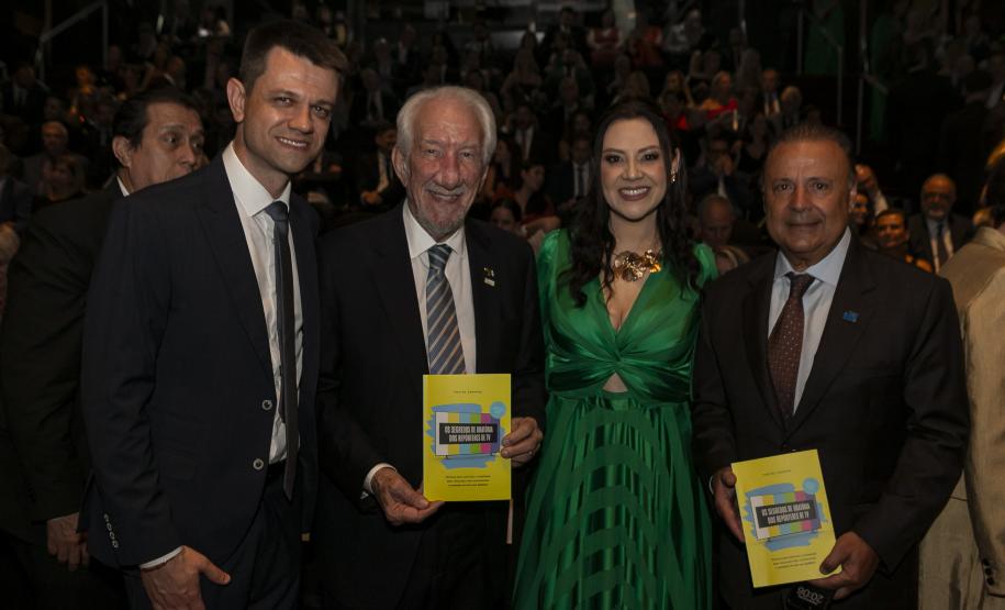 Ratinho Junior é eleito pela segunda vez personalidade do ano no prêmio TOPVIEW