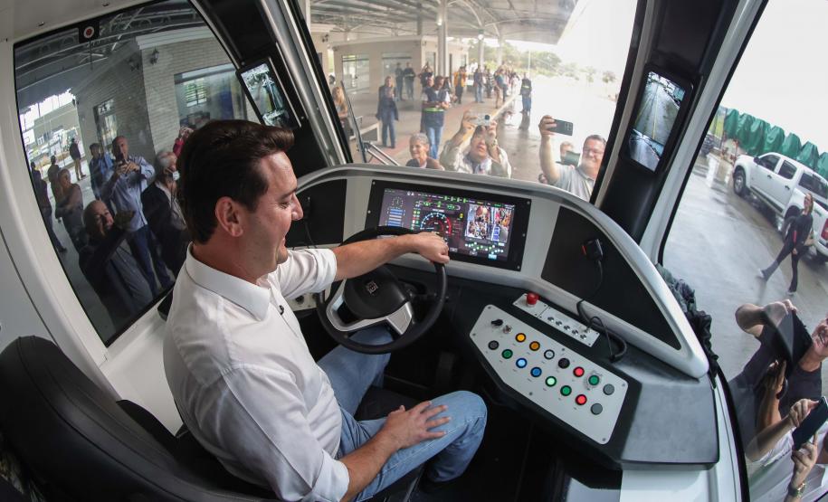 Primeiro na América do Sul: Bonde Urbano Digital começa a operar entre Pinhais e Piraquara