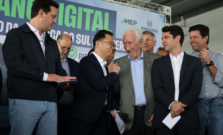 Primeiro na América do Sul: Bonde Urbano Digital começa a operar entre Pinhais e Piraquara