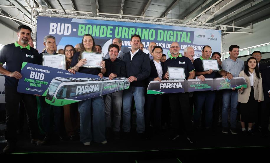 Primeiro na América do Sul: Bonde Urbano Digital começa a operar entre Pinhais e Piraquara