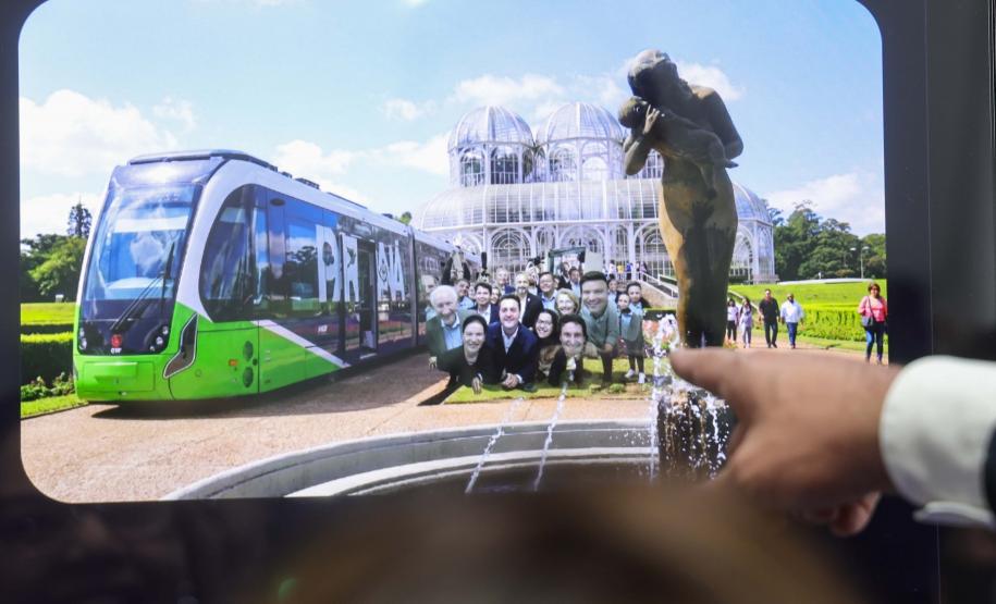 Primeiro na América do Sul: Bonde Urbano Digital começa a operar entre Pinhais e Piraquara