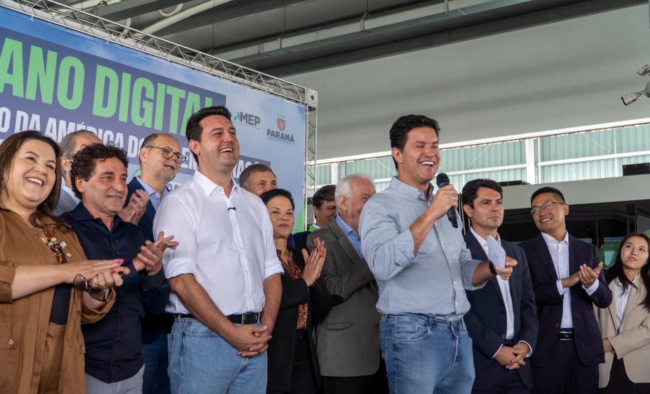 População se surpreende com tecnologia e aprova primeira viagem do Bonde Urbano Digital