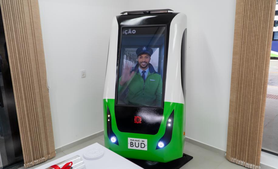 População se surpreende com tecnologia e aprova primeira viagem do Bonde Urbano Digital