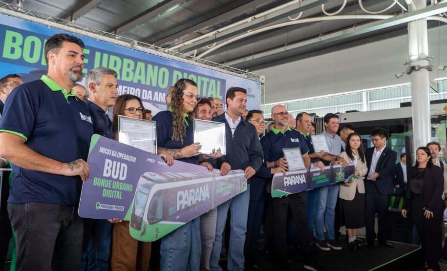 População se surpreende com tecnologia e aprova primeira viagem do Bonde Urbano Digital