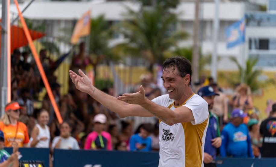 Desafio do Vôlei: campeões olímpicos levantam a torcida na Arena de Caiobá