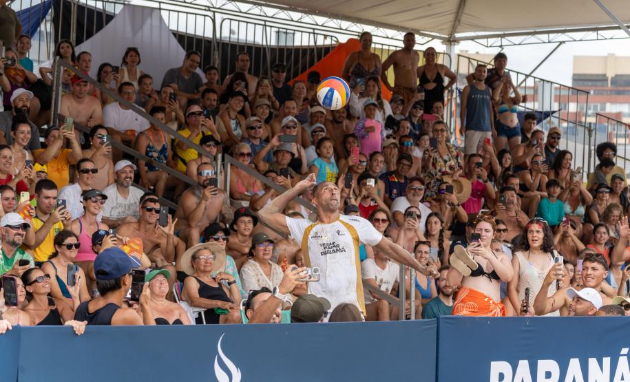 Desafio do Vôlei: campeões olímpicos levantam a torcida na Arena de Caiobá