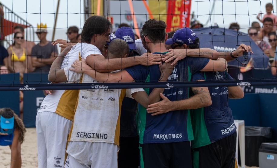 Desafio do Vôlei: campeões olímpicos levantam a torcida na Arena de Caiobá