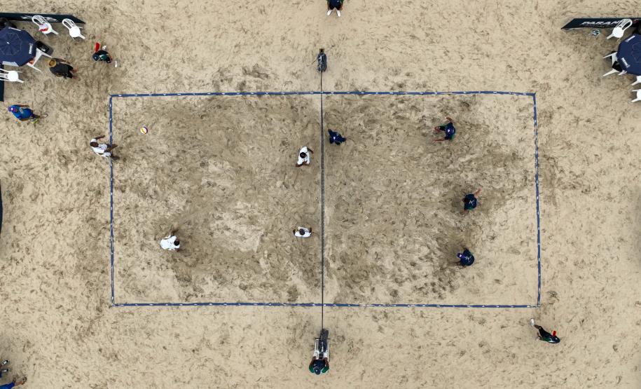 Desafio do Vôlei: campeões olímpicos levantam a torcida na Arena de Caiobá
