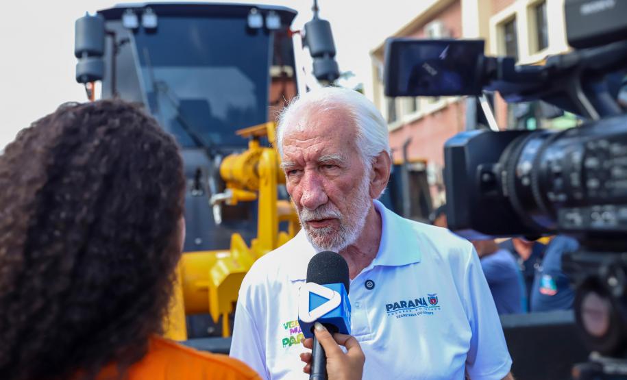 Governo do Estado entrega R$ 3,7 milhões em máquinas agrícolas para Matinhos