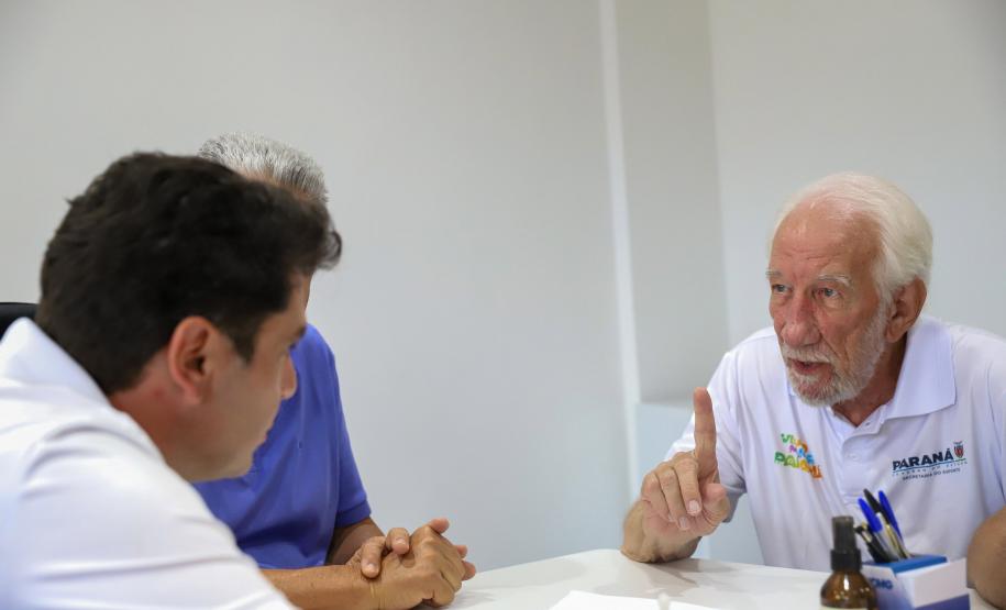 Governo do Estado entrega R$ 3,7 milhões em máquinas agrícolas para Matinhos