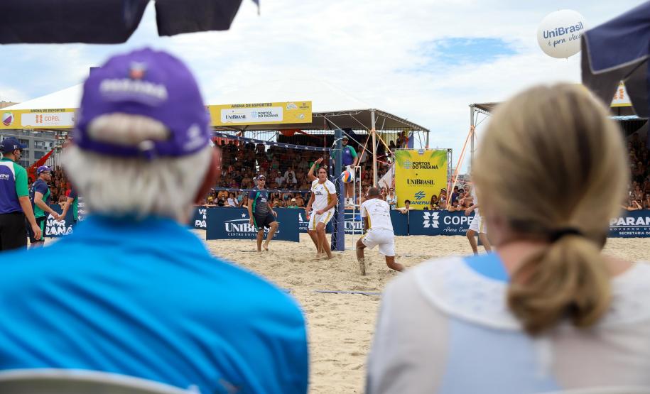 Desafio do Vôlei: campeões olímpicos levantam a torcida na Arena de Caiobá