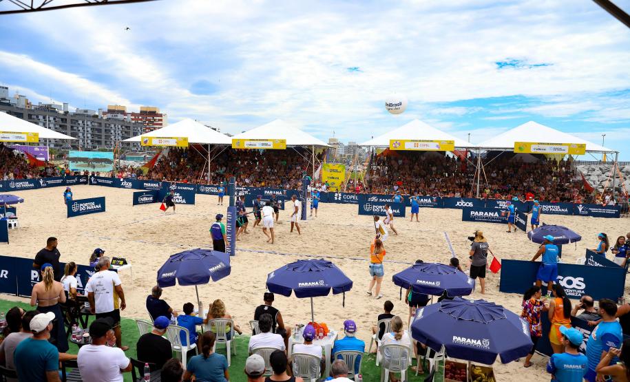 Desafio do Vôlei: campeões olímpicos levantam a torcida na Arena de Caiobá