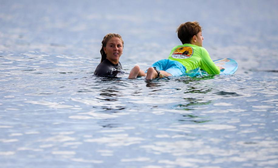 Estado inicia obras de escola de surfe para atender mais de 600 crianças no Litoral