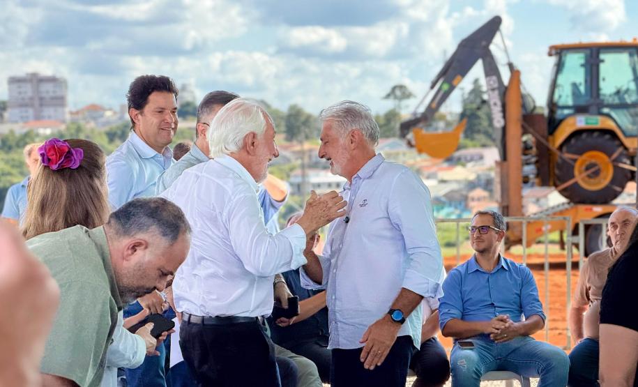 Primeiro da cidade: Estado assina ordem de serviço para construção do Hospital de Imbituva