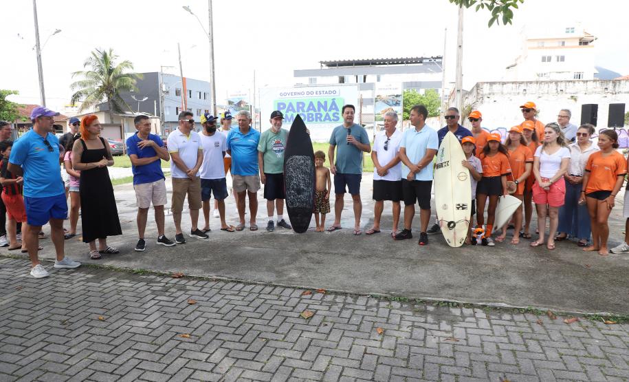Estado inicia obras de escola de surfe para atender mais de 600 crianças no Litoral