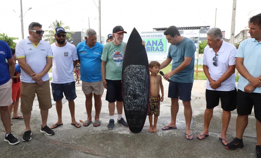 Estado inicia obras de escola de surfe para atender mais de 600 crianças no Litoral