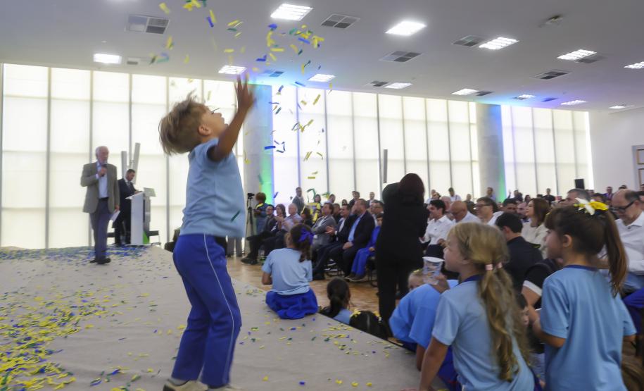 Estado lança 2ª fase do Programa Bons Olhos Paraná para atender mais 540 mil alunos