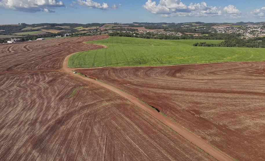 Estado libera R$ 49,9 milhões para pavimentar ruas urbanas e estradas rurais de Roncador