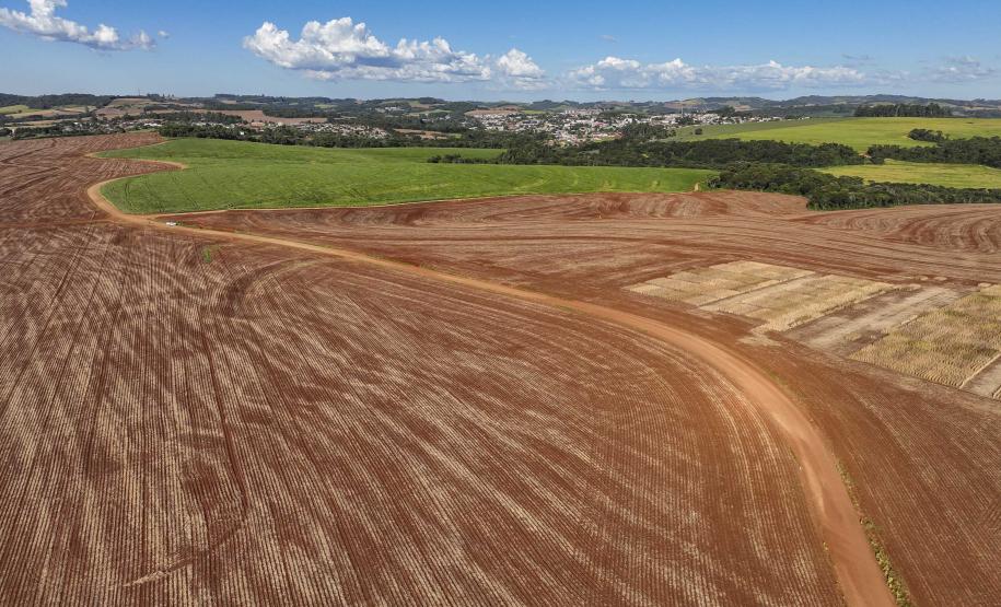 Estado libera R$ 49,9 milhões para pavimentar ruas urbanas e estradas rurais de Roncador