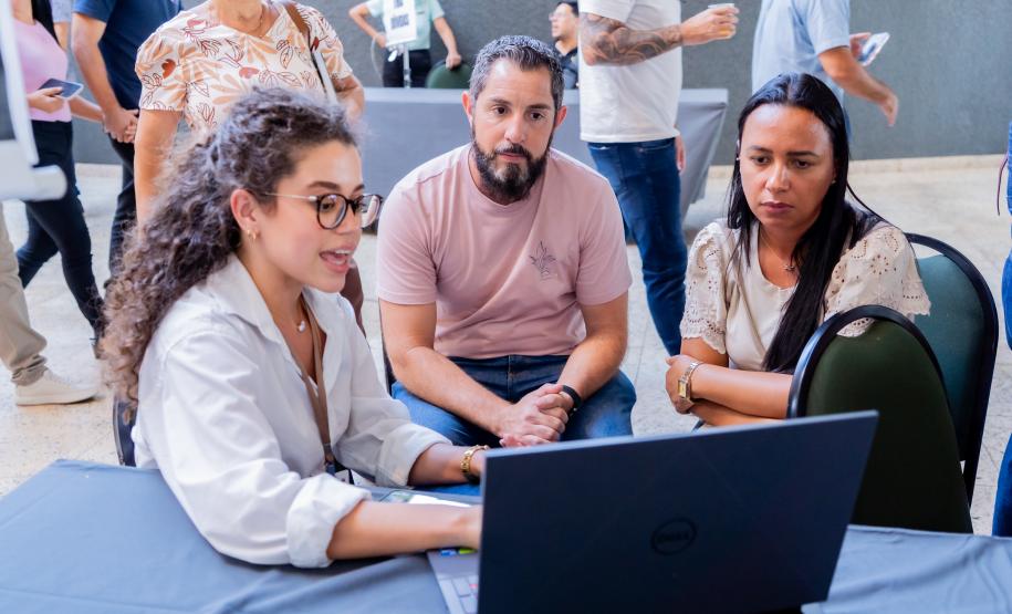 Estado anuncia R$ 63,5 milhões em kits tecnológicos para escolas municipais