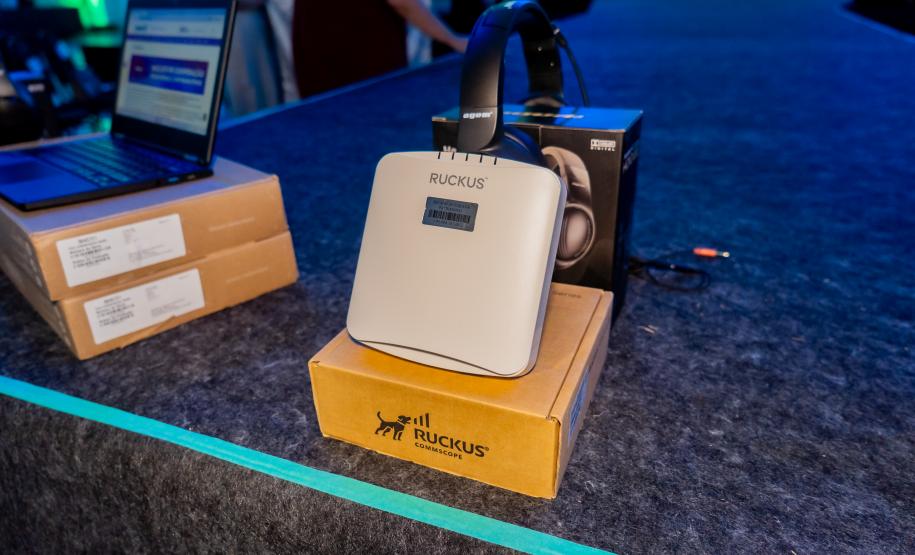 Estado anuncia R$ 63,5 milhões em kits tecnológicos para escolas municipais