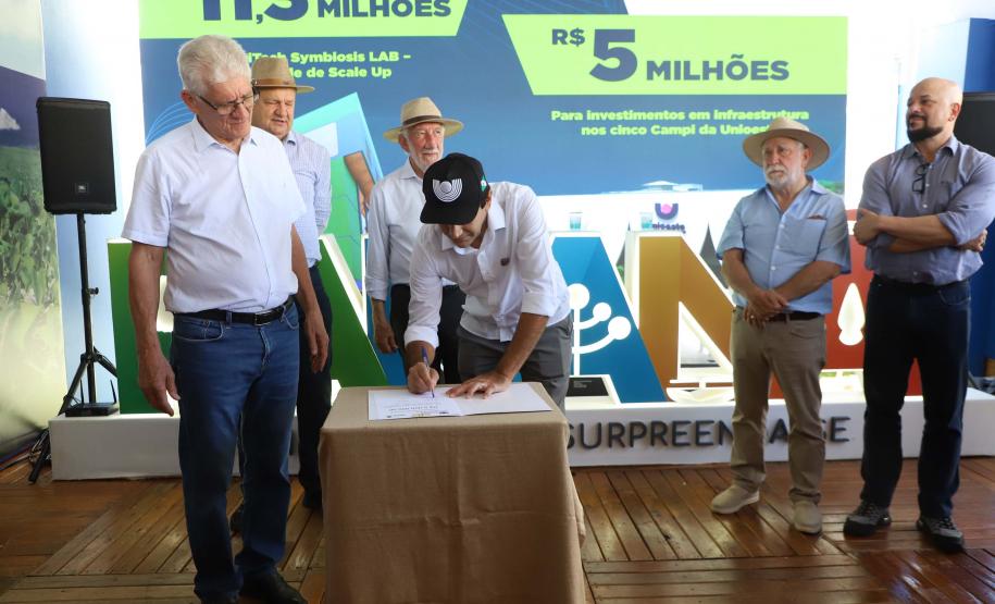 Estado anuncia R$ 16 milhões para novo prédio de pesquisa de alimentos e reformas na Unioeste