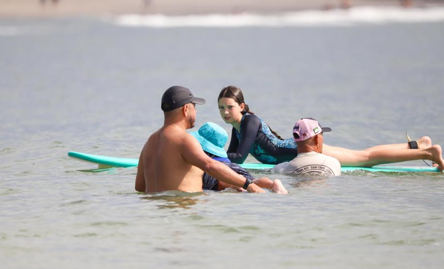 Estado inicia obras de escola de surfe para atender mais de 600 crianças no Litoral