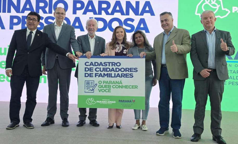 Paraná lança Cadastro do Cuidador e reforça cooperação em políticas para pessoa idosa