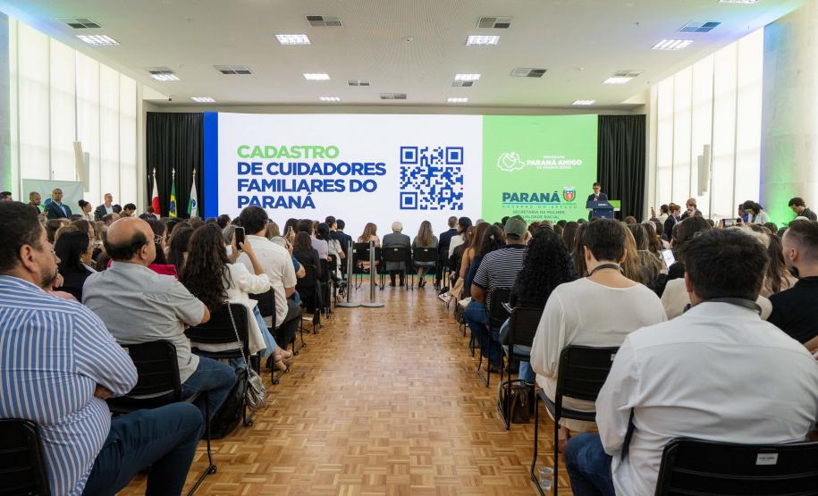 Paraná lança Cadastro do Cuidador e reforça cooperação em políticas para pessoa idosa