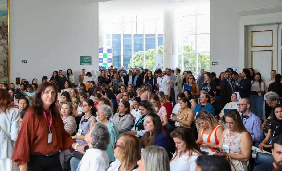 Paraná lança Cadastro do Cuidador e reforça cooperação em políticas para pessoa idosa