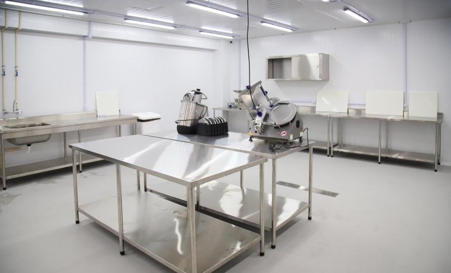 A UniFestval foi organizada em escolas temáticas, alinhadas aos pilares estratégicos do negócio, entre elas Escola do Encantamento, Escola do Varejo do Futuro, Escola do Crescimento, Escola da Qualidade e ESG, Escola do Cuidado, Escola do Acolhimento e Escola + Festval.