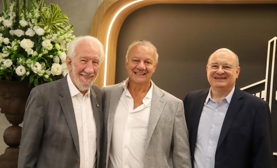 A UniFestval foi organizada em escolas temáticas, alinhadas aos pilares estratégicos do negócio, entre elas Escola do Encantamento, Escola do Varejo do Futuro, Escola do Crescimento, Escola da Qualidade e ESG, Escola do Cuidado, Escola do Acolhimento e Escola + Festval.