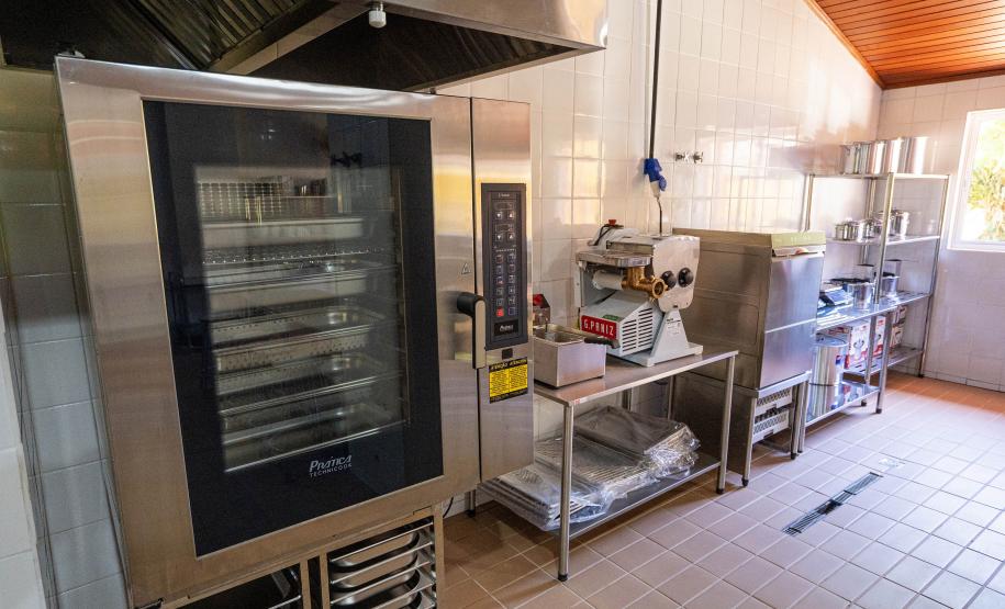 Ilha das Cobras é revitalizada e passa a abrigar a Escola do Mar no Litoral