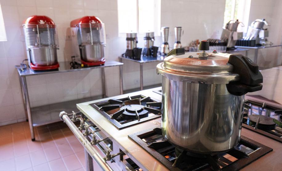 Ilha das Cobras é revitalizada e passa a abrigar a Escola do Mar no Litoral