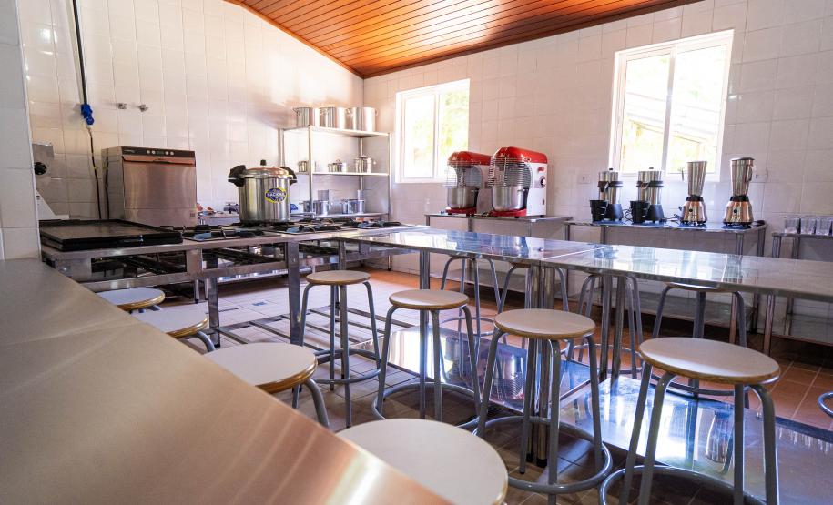 Ilha das Cobras é revitalizada e passa a abrigar a Escola do Mar no Litoral