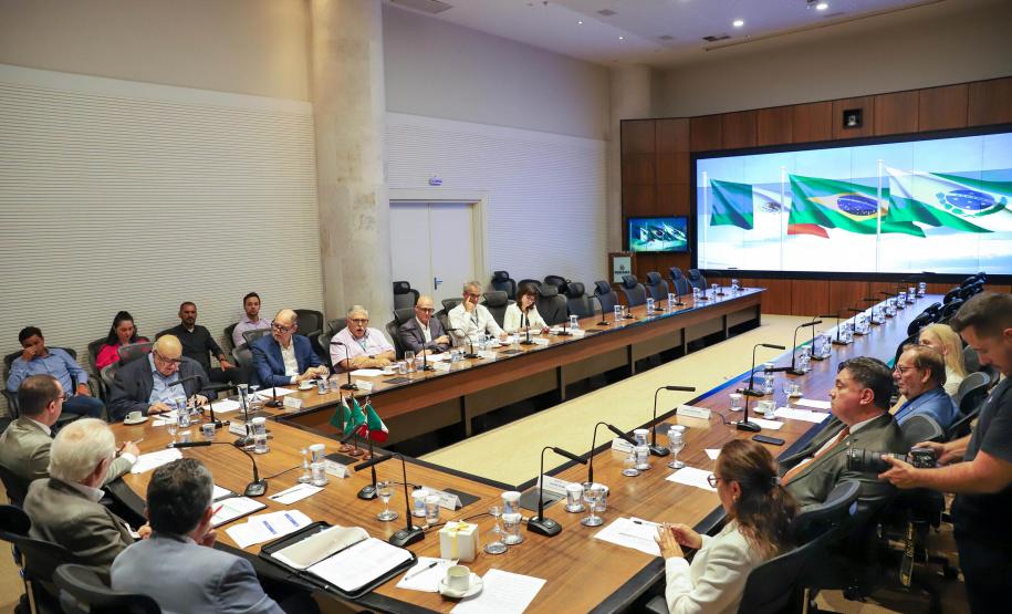 Piana debate com embaixador do México ampliação de parcerias bilaterais