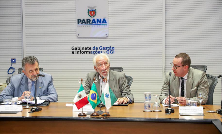Piana debate com embaixador do México ampliação de parcerias bilaterais