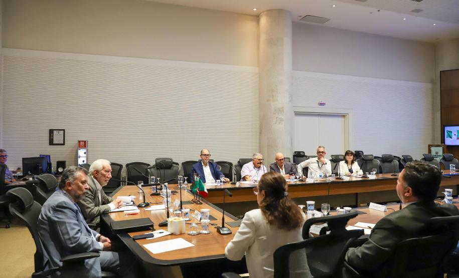 Piana debate com embaixador do México ampliação de parcerias bilaterais