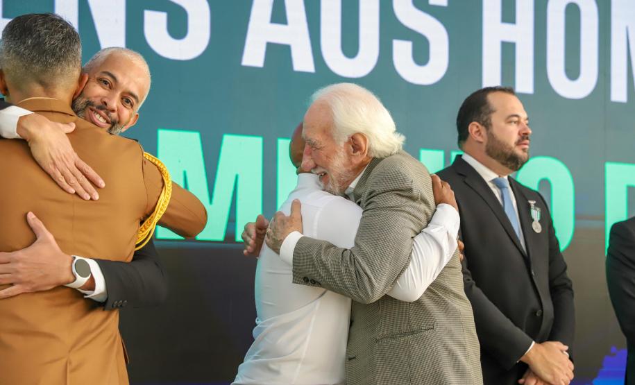 Casa Militar do Paraná celebra 98 anos com entrega de medalhas a civis e militares