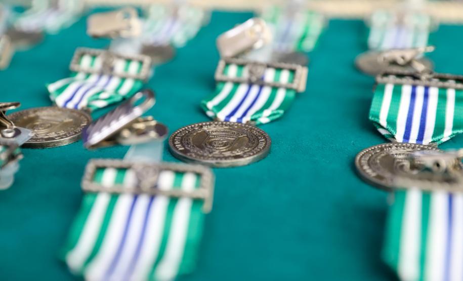 Casa Militar do Paraná celebra 98 anos com entrega de medalhas a civis e militares