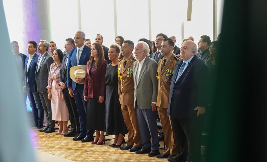 Casa Militar do Paraná celebra 98 anos com entrega de medalhas a civis e militares