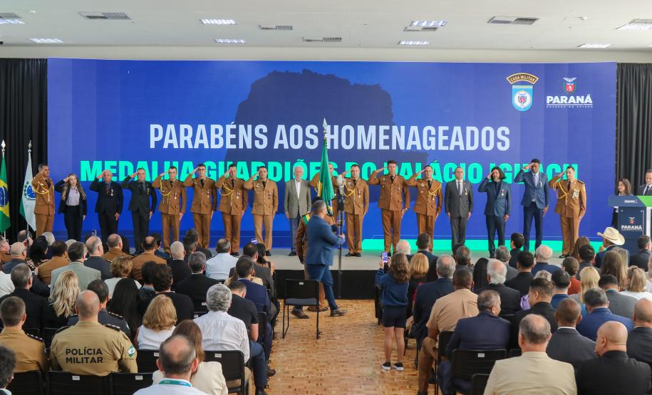Casa Militar do Paraná celebra 98 anos com entrega de medalhas a civis e militares