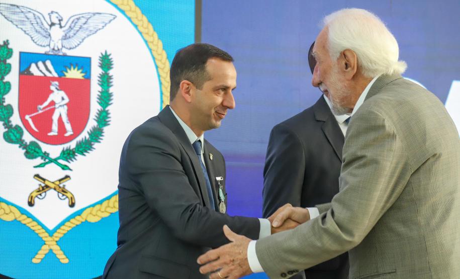 Casa Militar do Paraná celebra 98 anos com entrega de medalhas a civis e militares