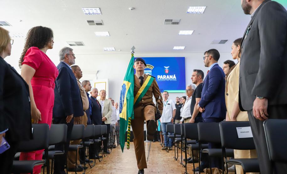 Casa Militar do Paraná celebra 98 anos com entrega de medalhas a civis e militares