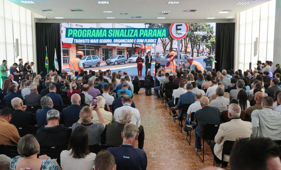 Estado autoriza R$ 183 milhões para reforçar sinalização urbana nos 399 municípios