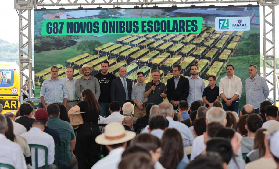Estado inicia entrega de 687 ônibus escolares para 340 municípios