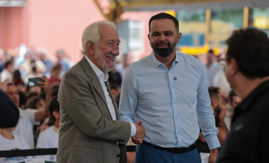 Estado inicia entrega de 687 ônibus escolares para 340 municípios