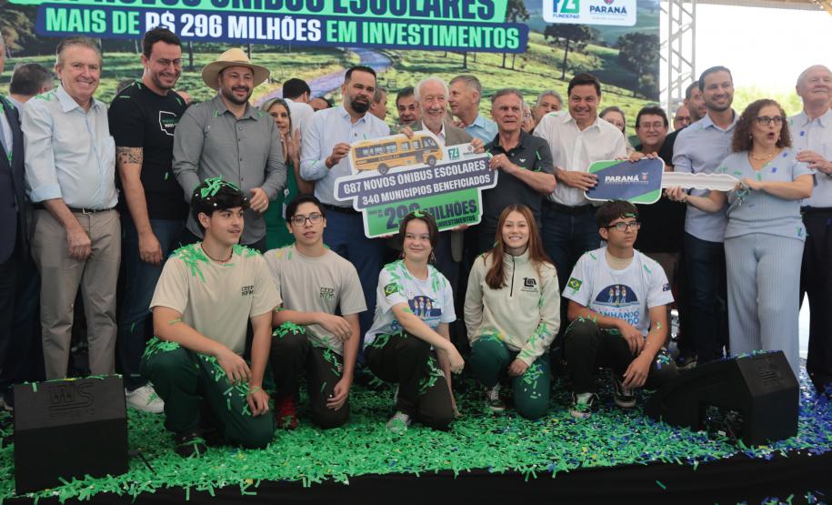 Estado inicia entrega de 687 ônibus escolares para 340 municípios