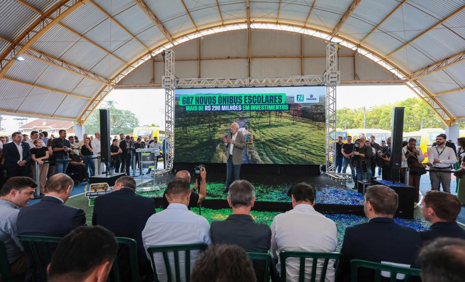 Estado inicia entrega de 687 ônibus escolares para 340 municípios